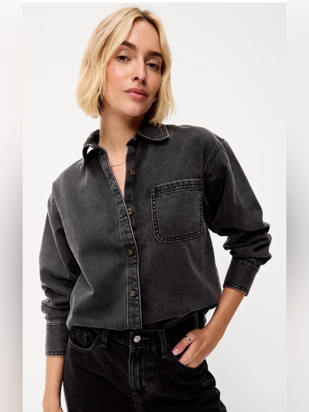 Old Navy Women’s Size Medium Oversized Boyfriend Button-Down Jean Shirt NWT